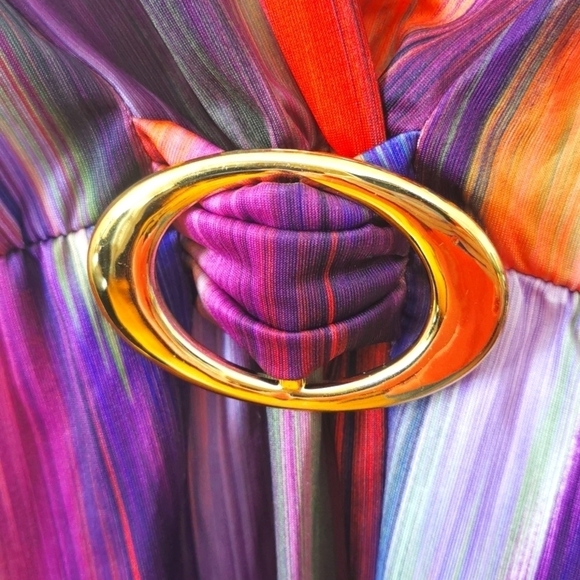 Vibrant Tunic with Gold accent. Size small. - Picture 3 of 5